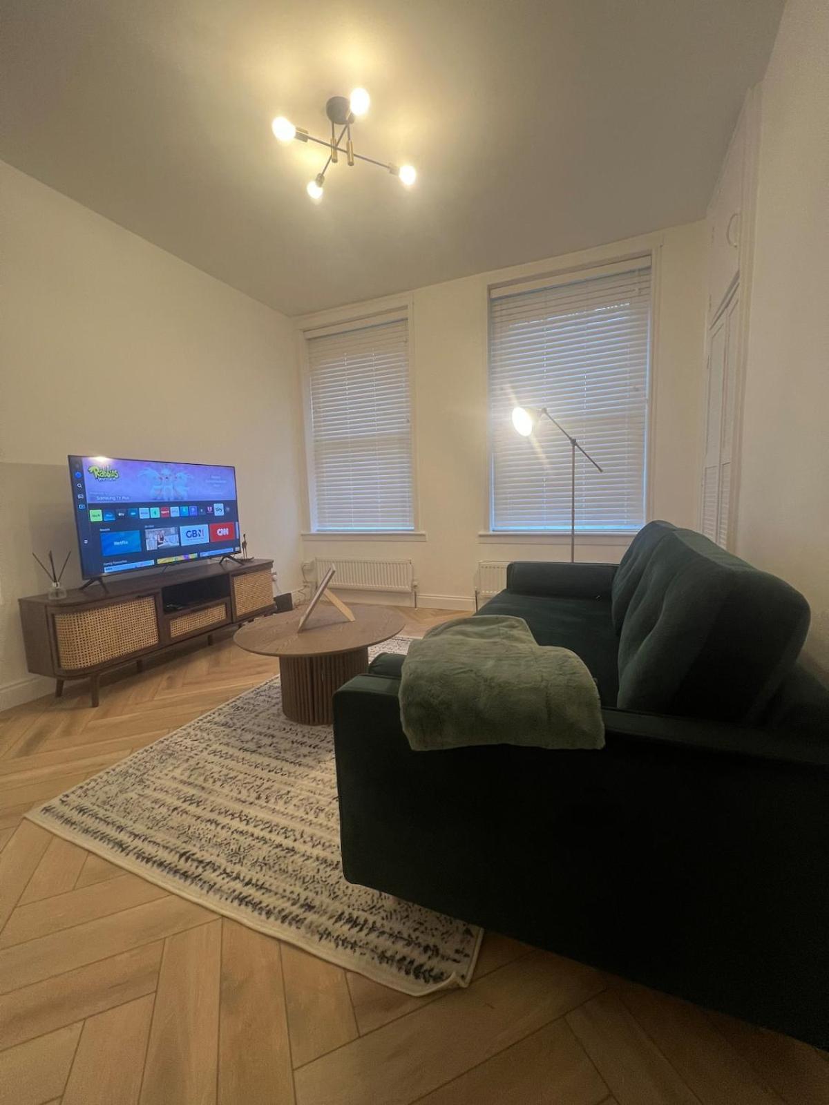 Cosy One Bedroom Flat In Newcross * Londra